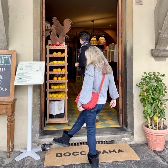 Kipling Coral Crossbody Bag Adjustable Strap Multiple Compartments Like New - Picture 1 of 14